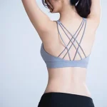 背中のストレッチ・マッサージ方法を一挙紹介！コリの原因や病気の可能性なども解説！